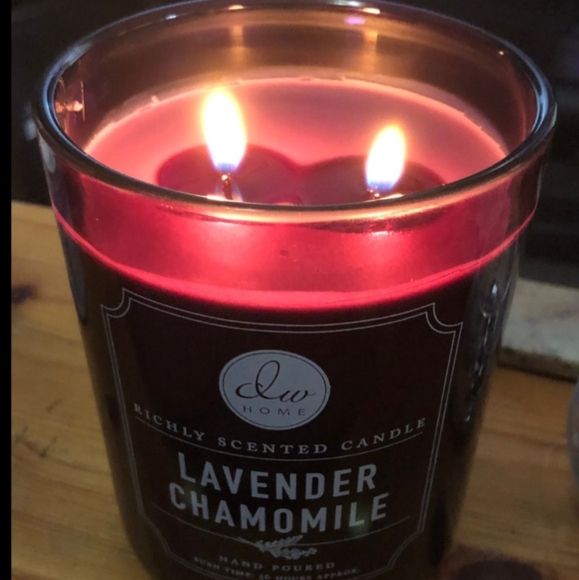 💕NWT LAVENDER CHAMOMILE Candle💕15oz - Picture 2 of 5